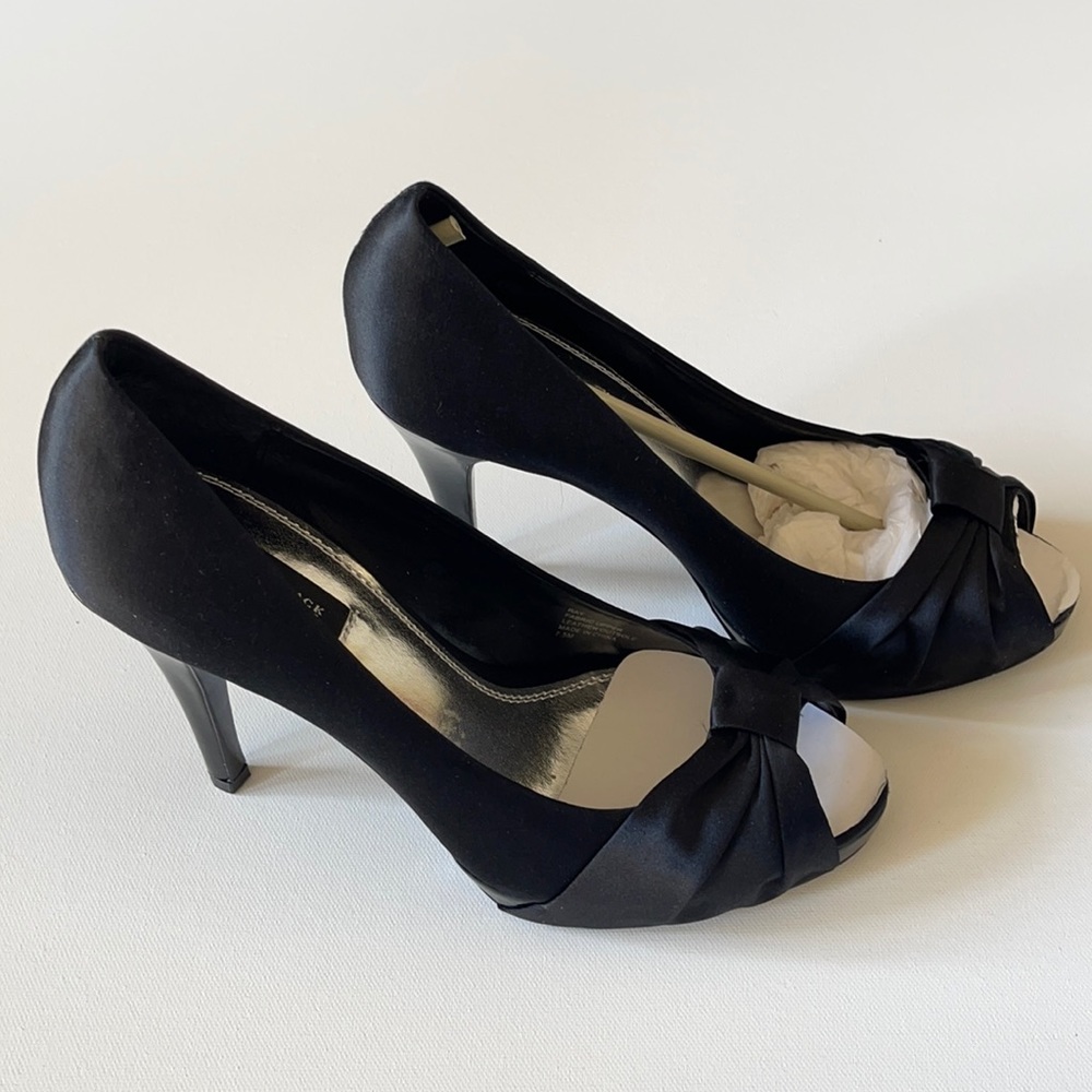 NWOT. Size7.5 black satin peep toe pumps
